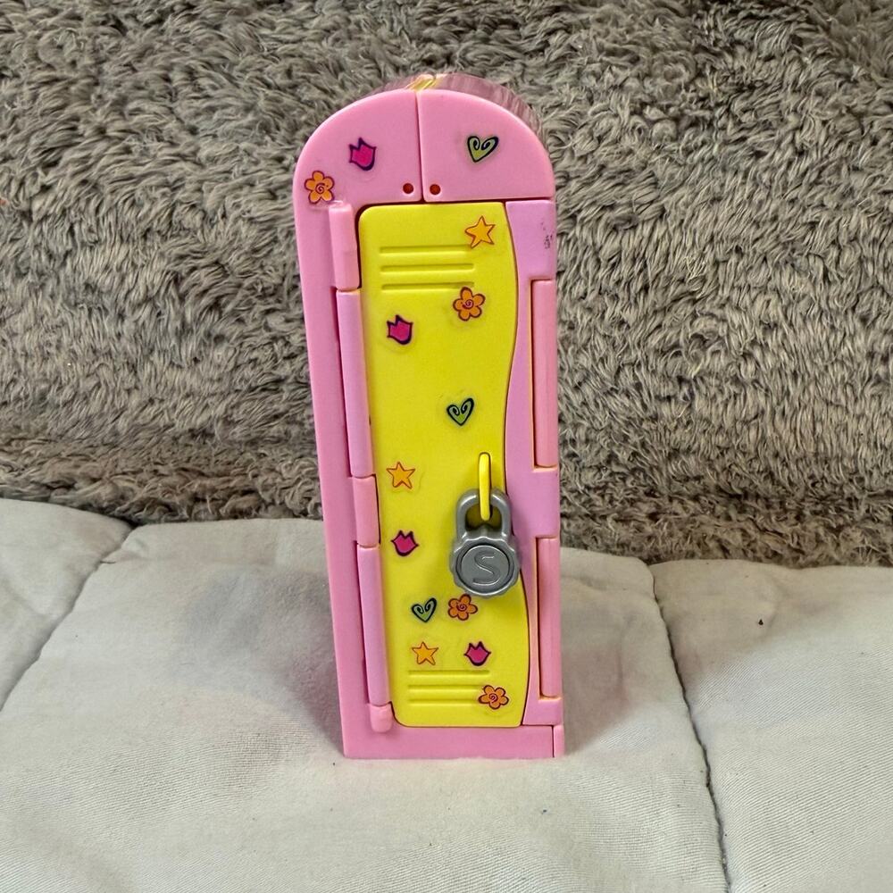 Vintage Fashion Polly Pocket Shani School Cool Pink Yellow Locker Mattel 1999